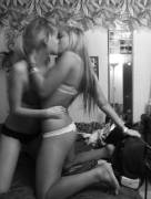 A couple of kissing lovelies