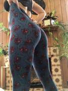 I've missed you all, so I wanted to share some of my new leggings with you.