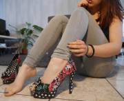 High heels or barefeet ?