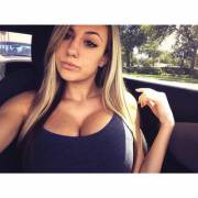 Hooters bimbo Amber (xpost from r/bustypetite)