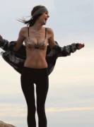 [Tracked] Cliffside boobs