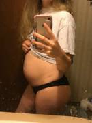 Littlemissbellybabe plumping up