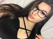 Tribute her for her album (14+ pics)!