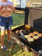 Boobs & Burgers !