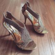 Which heels should Marissa wear in our new shoot?