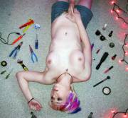 no idea who this is but i want to see more of her!