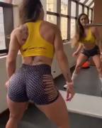 Thaynna Dantas twerks