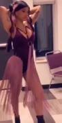 Cardi making that ass clap (zoomed & slowmo)