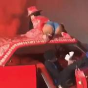 Cardi B - Working that ass in 'Thotiana' music video