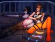 Tracer readies Widowmaker's punishment (MilkWyvern)