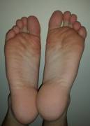Slightly sweaty soles in need of a tongue