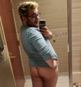 It's B's birthday! DMs are open if you wanna send presents. 