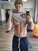Philip van den Hoogenband at the gym