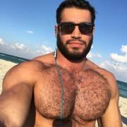 Javier Castillo (@JavoCast13) at the beach