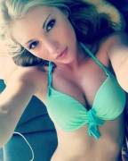 Oh I love bikini selfies