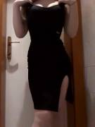 She snuck away from the wedding to show that thick ass