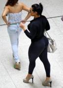 Andressa Soares in high heels.