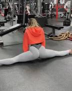 Amazing flexibility and even more amazing butt. (Yaslen Clemente)