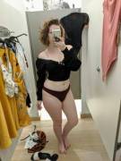 How tall do I look? (F)