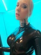 Classy latex slut