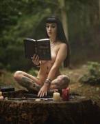 Unknown photographer or model, but I really enjoy the esthetic.