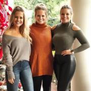 The hotness gene runs strong in these sisters. 