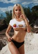 Burger underboob party (x-post r/EkaterinaShiryaeva)