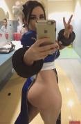 Chun-li taking a selfie