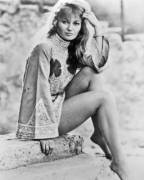 Stephanie Beacham (1975)