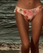 [GIF] Girlfriend's Sexy Bikini Walk on the Beach