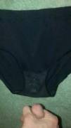 [Proof] Cumming on my gf’s panties