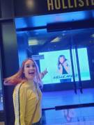 Shannon Barry with a nice boobstrap