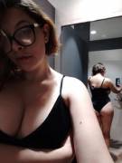 [F] Changing room selfie
