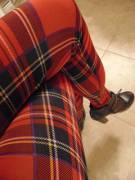 Absolutely loving my new plaid leggings! <3