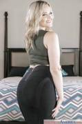 Alexis Texas in skirt