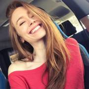 Holly Hicks (@hollyyyhicks)