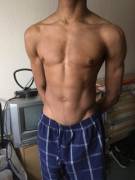 Wide shoulders, slim V