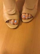 Beginning to love my bare toes again*~*~