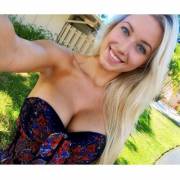 [IG] on her frontyard