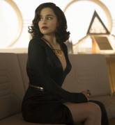 I want to fuck Emilia Clarke in this classy dress and call her mommy...