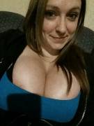 This tanktop/bra combo tho <3 <3 <3