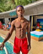 I know he's such an asshole, but goddamn I want him to dominate me