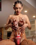 @bossladydalia getting naked in a new set.