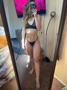 Upvote for a Christmas nude ?