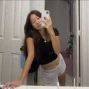 Upvote for a free nude :)