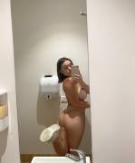 Upvote for a nude in the dm xxx