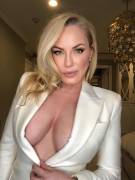 Do you love milfs? Upvote for a sexy nude to your inbox.. ❤️ ???