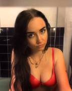 upvote for a free nude ❤️