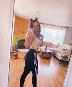 Upvote if you wanna see this ass in your dm’s. ?