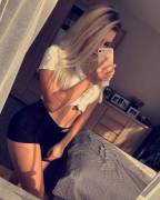 Upvote for FREE full body nude in your dm :) Comment below so you can recive message faster!